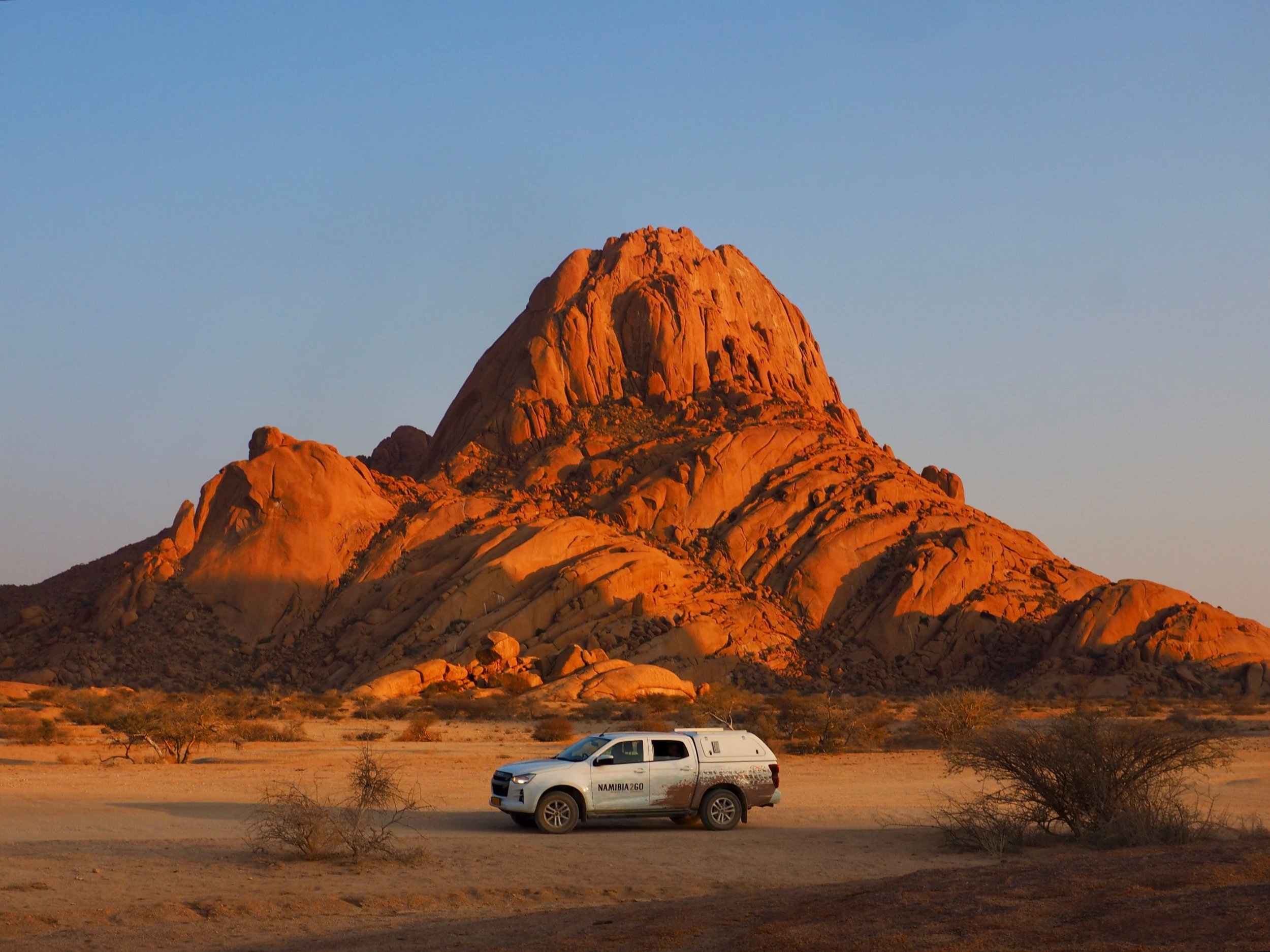 jeep safari a Spitzkoppe al tramonto